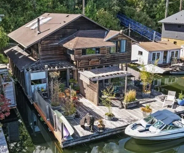 Dive In: Floating Home on Portland’s Multnomah Channel Is a $575K Outdoor Paradise