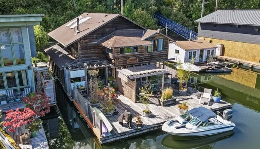Dive In: Floating Home on Portland’s Multnomah Channel Is a $575K Outdoor Paradise