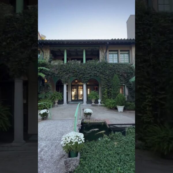 ☀️Gorgeous Florida Courtyard☀️ #floridalife #floridalifestyle