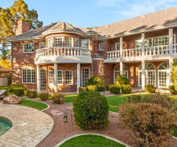 A Victorian Where?! This Contemporary $2.4M Estate Is a Lucky Draw in the Las Vegas Area