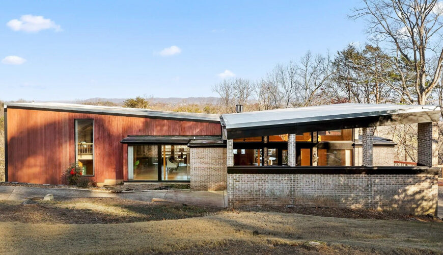 Buyers Flipped for This 1957 Modernist Home in Chattanooga, TN—Here’s Why
