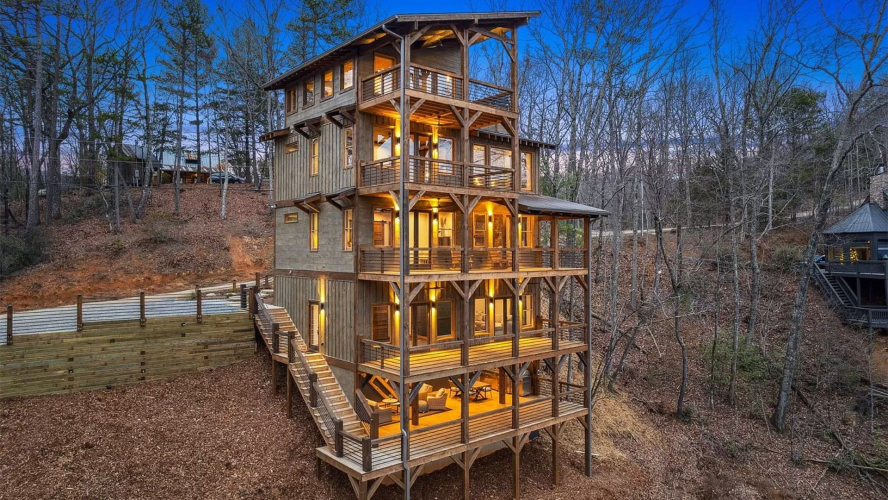 5-Story Mountain Lodge in Georgia Climbs Onto the Market for Nearly $1.5M