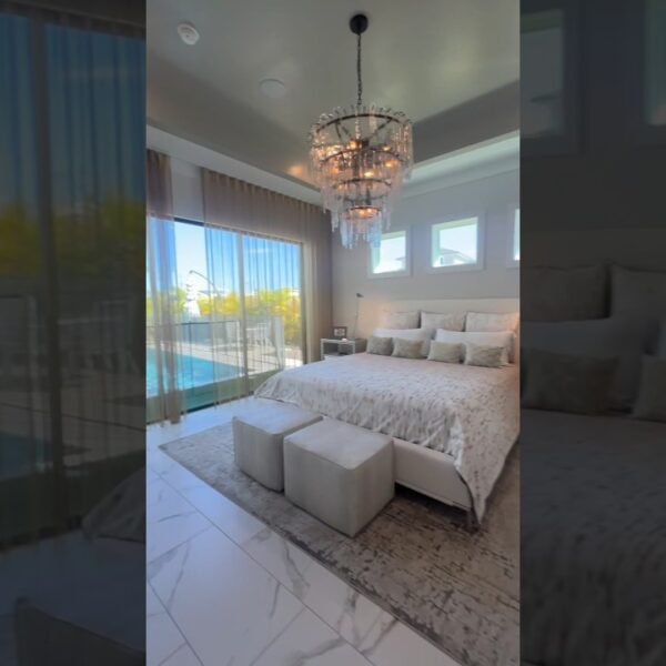 ☀️Primary obsession☀️Complete w/pool view & luxury en-suite #tampabayrealestate #livinginflorida