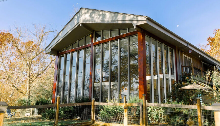 Could This $445K Kentucky Home in a ‘Fairy-Tale’ Setting Be Someone’s Happily Ever After?