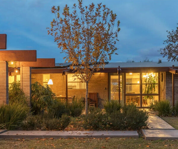 Pristine $975K Gem Reigns Among the Midcentury Modern Homes in Phoenix