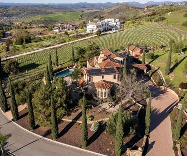Michelle Mack of ‘California Girls’ Cosmetics Theft Ring Desperately Tries To Unload San Diego Mansion