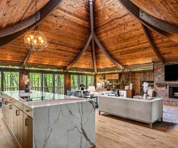 8 Is Great: Octagon-Shaped Wisconsin Retreat Angles for a $1.7M Sale