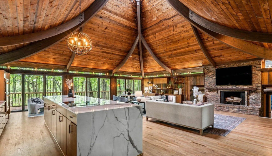 8 Is Great: Octagon-Shaped Wisconsin Retreat Angles for a $1.7M Sale