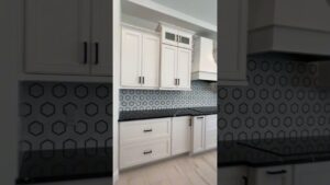 This Kitchen is a DREAM☀️ What do you think about it? #movetotampa #newconstructionhomes