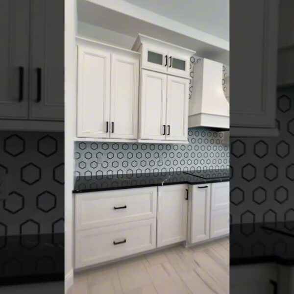 This Kitchen is a DREAM☀️ What do you think about it? #movetotampa #newconstructionhomes