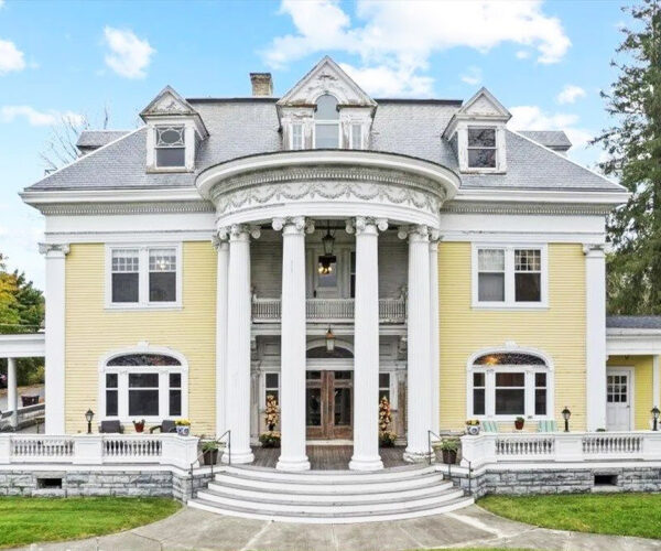 5 Enormous Mansions for Less Than a Million Bucks