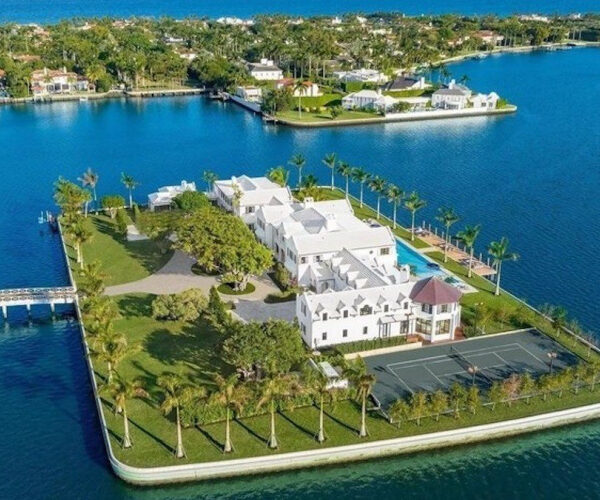 Where Billionaires Are Buying Up Homes—Despite the Big Risks