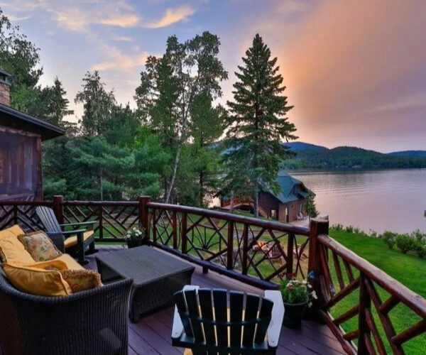 5 Wildly Luxurious Lake Houses for Sale That Are Worth Blowing Way Past Your Budget