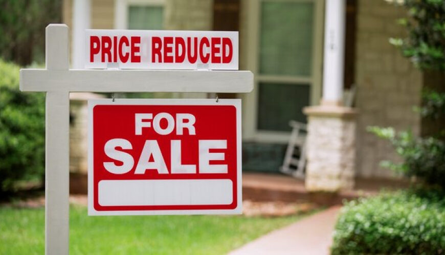 Home Price Cuts at Highest Level in 5 Years as Sellers Show ‘Modesty’