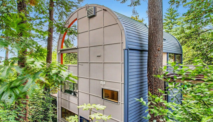Mailbox-Shaped Home in Portland, OR, Delivers Unmatched Views and Decor for $800K