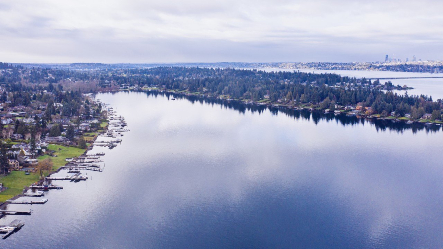 Inside Seattle’s Secret Billionaire Hideaway: How Quaint Waterfront Town Became an Oasis for the Ultrawealthy, From Jeff Bezos to Bill Gates