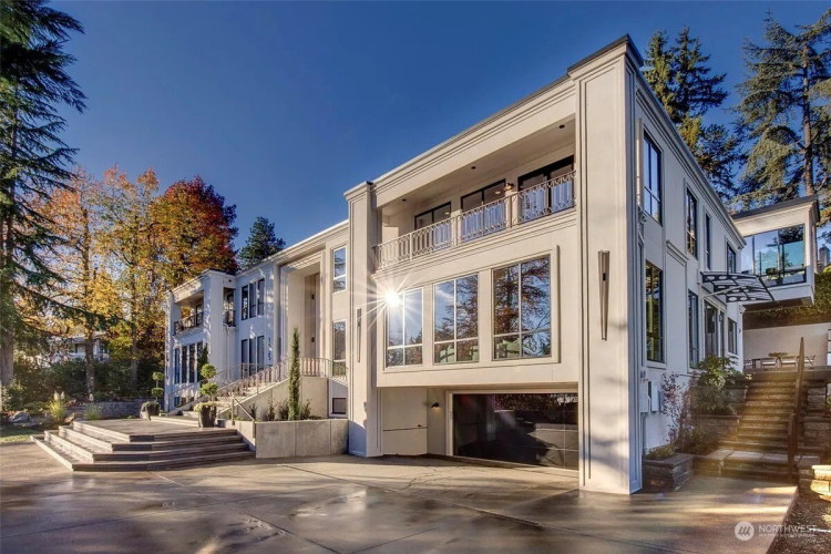 Want To Be Neighbors With Bill Gates and Jeff Bezos? Awe-Inspiring ‘Smart Home’ in Billionaire-Loved Town Is Listed for $21 Million