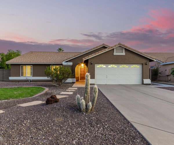 Why Snowbirds Are Now Flocking to a Once Obscure Phoenix Suburb