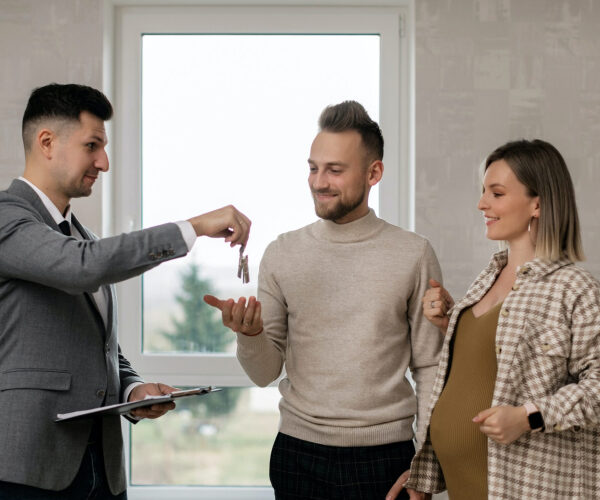 How top real estate agents earn loyalty: The power of small gestures
