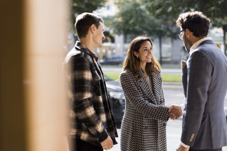How to handle ghosting in real estate