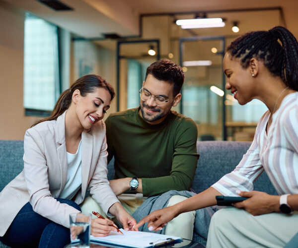 Reading the room: A real estate agent’s guide to non-verbal communication
