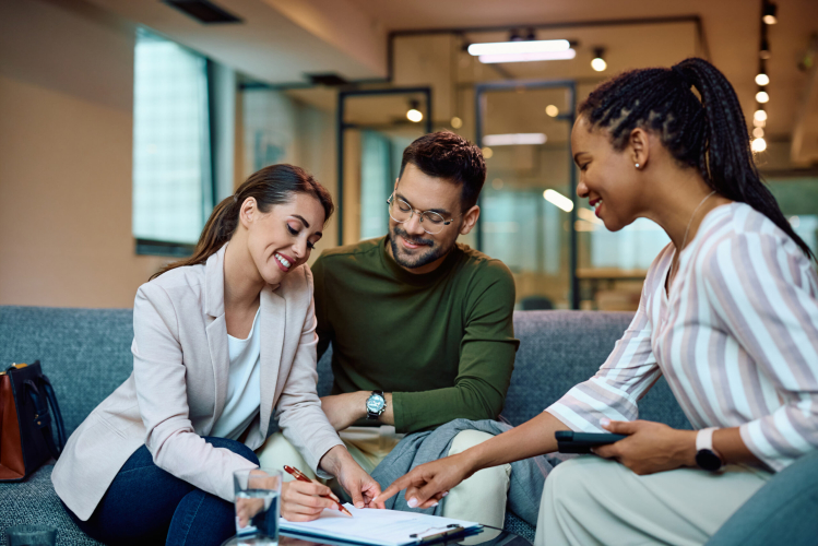 Reading the room: A real estate agent’s guide to non-verbal communication