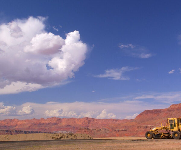 AI Is Powering a Desert Construction Boom-and Investors Are Snapping Up Thousands of Acres