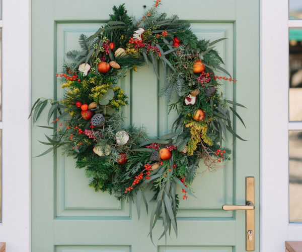 5 Experts on How Much You Should Spend on Holiday Decorations