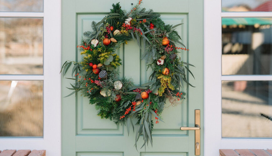 5 Experts on How Much You Should Spend on Holiday Decorations