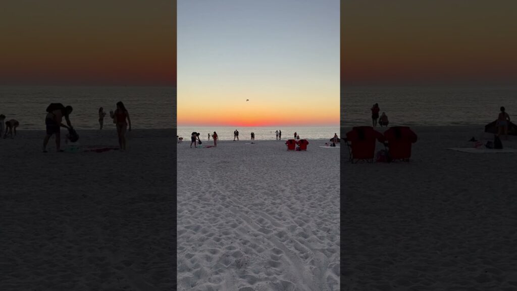 Another beautiful Florida sunset. One of the reasons I Love Florida Living☀️