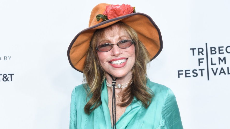 Inside Carly Simon’s Martha’s Vineyard Retreat Where She ‘Withdrew from View’