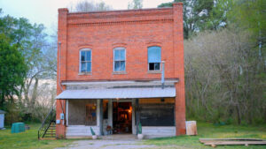 ‘I’m Renovating a 120-Year-Old Abandoned General Store Into the Homestead of My Dreams’
