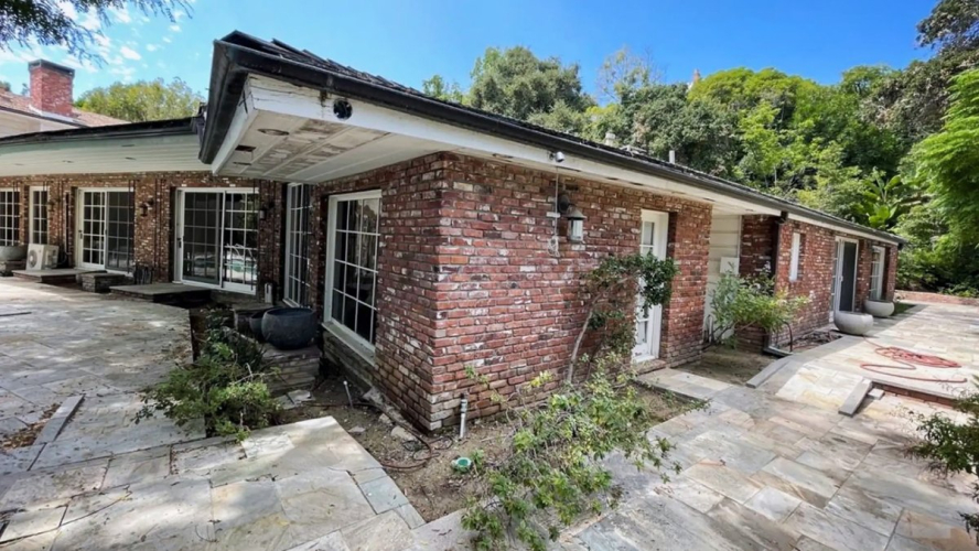 Elizabeth Taylor’s Home Saved From Demolition-Bedroom Will Be Preserved as She Left It in $47M Restoration