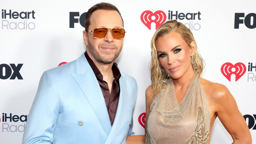 Jenny McCarthy and Donnie Wahlberg List Illinois Home for $2.8 Million