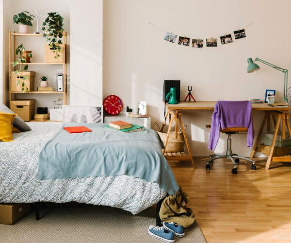 How to Avoid Overspending on Furnishing a College Dorm Room