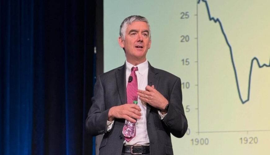 Mortgage Rates to Remain above 7% Through 2027, Economist Forecasts