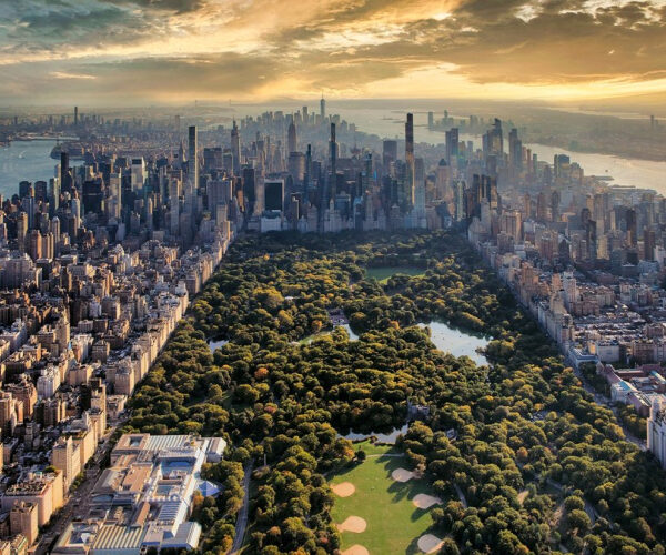 Manhattan Luxury Market Booms as Wealthy Buyers Shrug Off Pied-a-Terre Tax